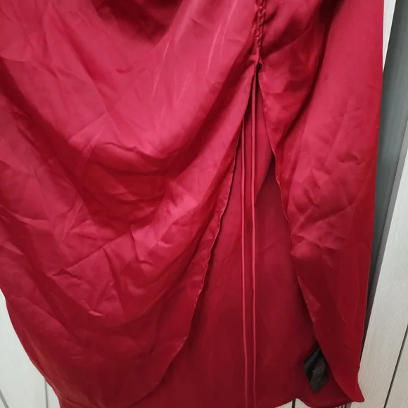 Elegant Red Ruched Skirt - Picture 6 of 10